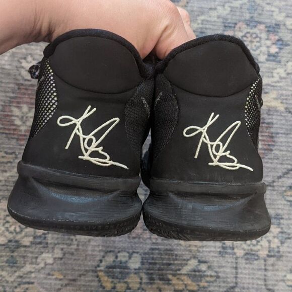 NIKE | Youth Kyrie 7 Basketball Shoe - Picture 5 of 8